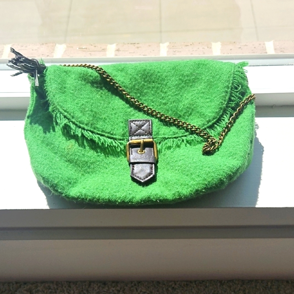 The GAP Brand 10% Wool Vintage fringe Green bag with chain